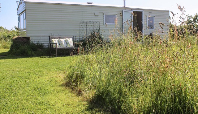 HIGHER WELL LODGE, romantic, character holiday cottage in Kingston