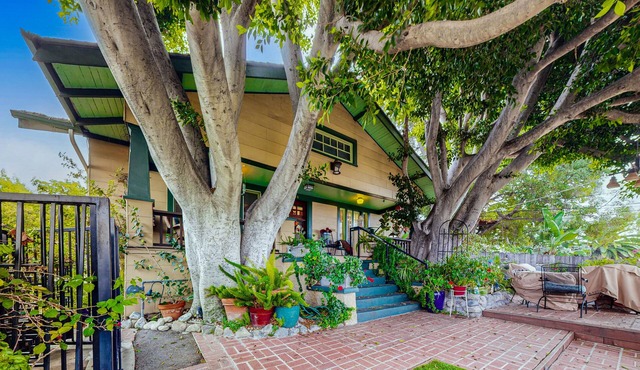 Highest House in Highland Park | Private Hot Tub, Office & Chefs Kitchen