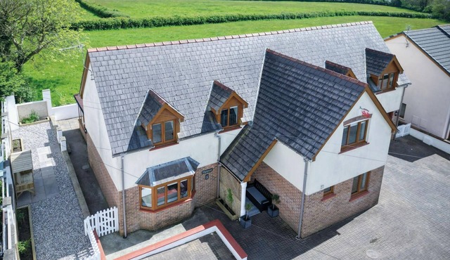 Highfield - 5 Bedroom Holiday Home - Pembroke Dock