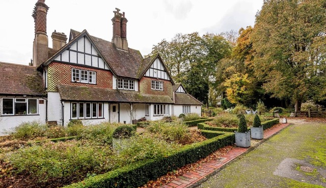 Highfield Lodge in Tring situated near beautiful woodland and field walks