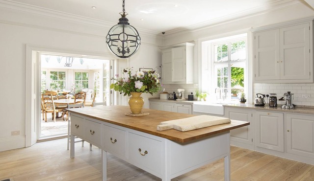 Highgate House - swimming pool and tennis court, near Painswick