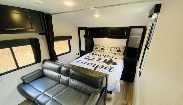 Highland Glamping in the cozy, sleek Greywolf