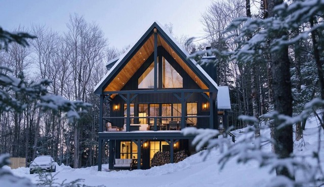 Highland Haus: stunning ski getaway with hot tub