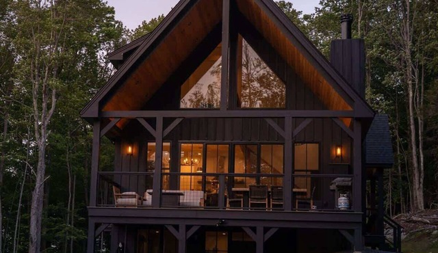 Highland Haus: stunning ski getaway with hot tub