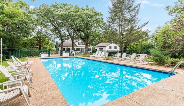 Highland House - Heated Pool, Dock, Sleeps 23!