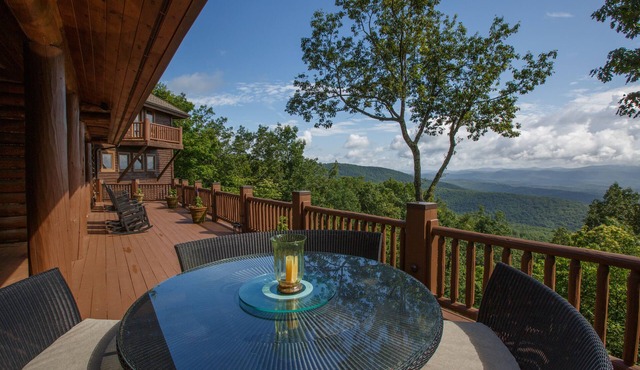 Highland Lodge, Big Canoe, Year round view of Amicalola Falls, New Hot Tub!