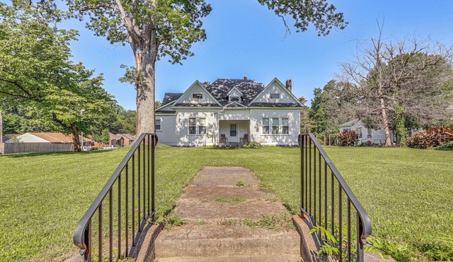 Highland Manor, King size Beds, Game Room with Treadmill.