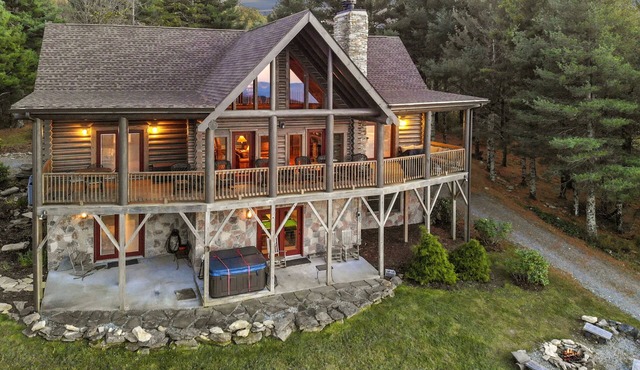 Highland Mist Pet Friendly, Beautiful Views, Hot Tub, Game Tables, Winery Close by