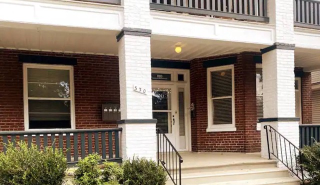 Highland Park Place: Historic Two Bedroom Apt!