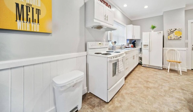 Highland Square 1 Bedroom Apt w Smart TV