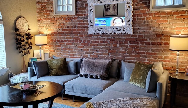 Highland Square Cutie-Charming house-walking distance to restaurants/shops