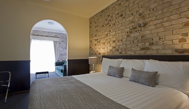 Highlander Motor Inn & Apartments