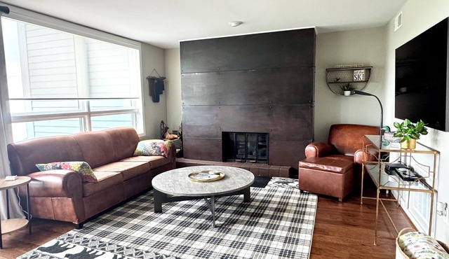 Highlands Condo LOTS OF DETAILED INFO LISTED☺️ Views for days!