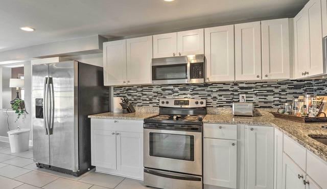 'Highlands Cottage' Upscale Getaway w/Yard!