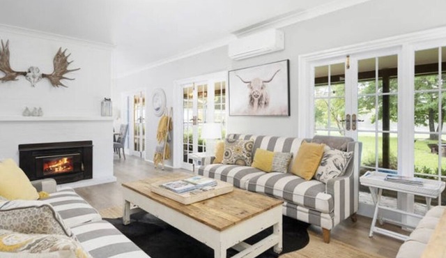 Highlands Lakehouse - Rural Farm Escape