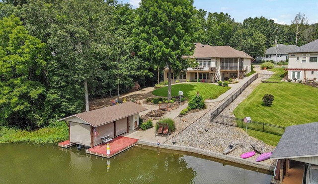 Highlands Lakeside Retreat, On Loch Lomond