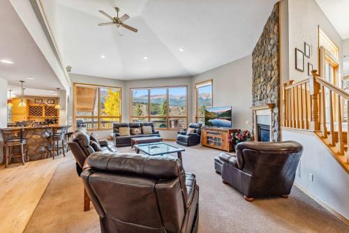 Highlands Ridge Retreat Massive 9 BDR Estate