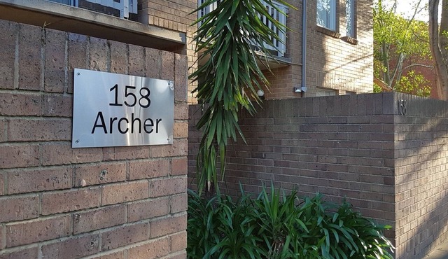 Highly rated 2 bedroom self contained apartment in a fantastic location