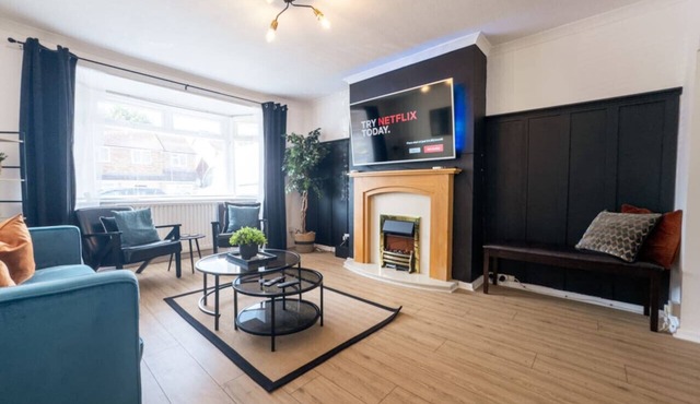 Highly Rated! 3 Bed Home Smart Tv Driveway