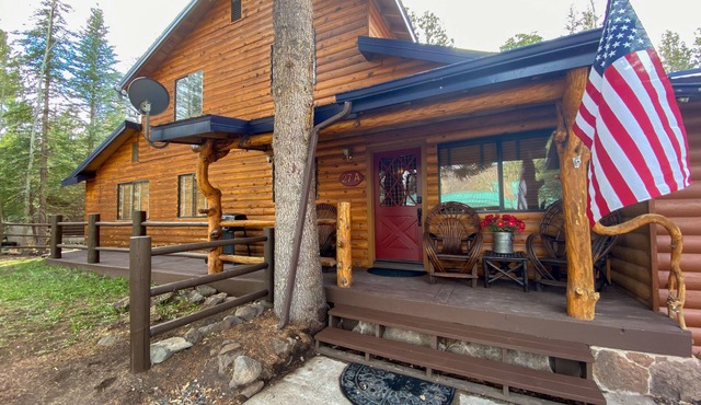 Highly rated Greer River’s Edge Sleeps 8- Starlink WiFi- Fireplace - Loft