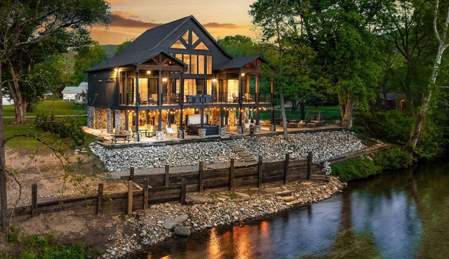 Highly Rated New Riverfront Cabin, Full of Windows, Hot Tub, Pool Table, Sleeps 12