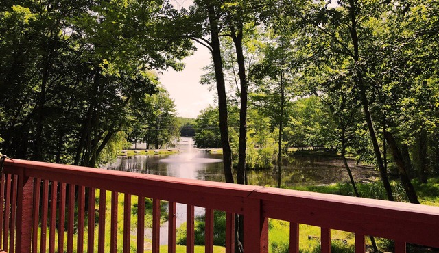 ★ - Highly Rated Waterfront: Hot Tub, Fireplace, Pet Friendly! -★