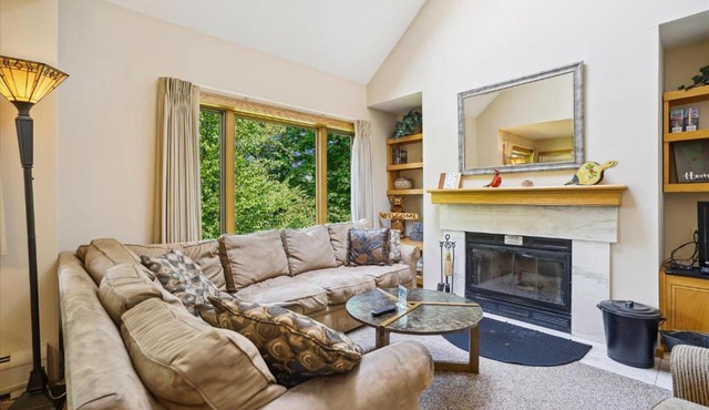 Highridge J5B Spectacular 1 Bedroom Escape with fireplace, sauna & resort amenities