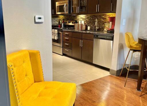 HighRise/Balcony/Luxury/Condo