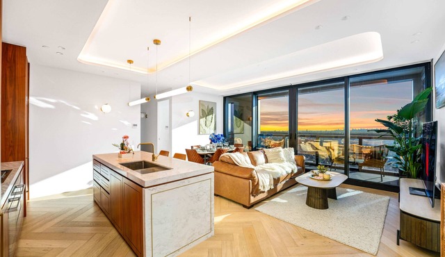 Highrise Luxury Penthouse Spectacular Views 3B3B1P