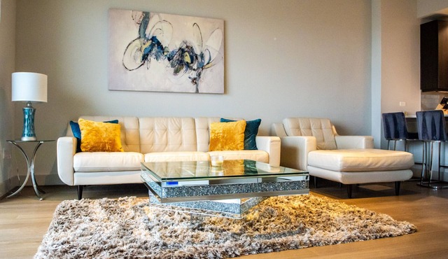 Highrise w/amazing views of Dallas!