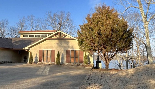 Highstone Cottage Lakefront on Pickwick Lake