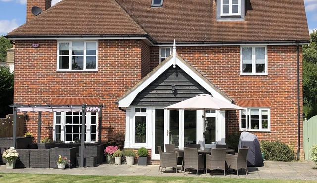 Highview House - 5 Bed Home in Constable County, Suffolk