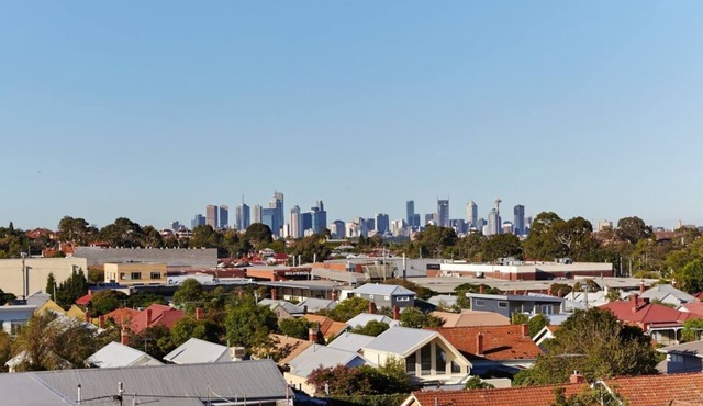 Highview on High St A Balcony Haven in Northcote