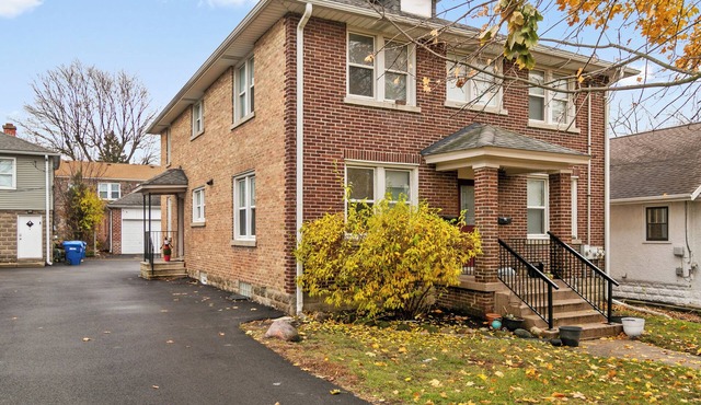 Highwood Haven- 4 Bedrooms Steps to Train station!