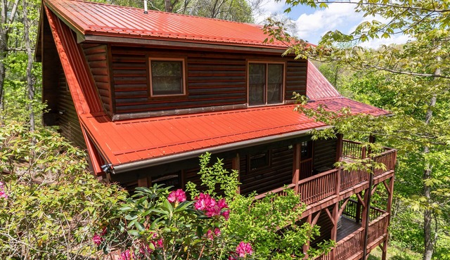 Highwood- Hot Tub, Arcade, Fire Pit, Sleeps 12