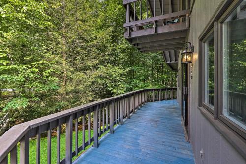 Hike and Fish! Creekside Couples Retreat in Roan Mtn