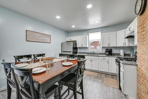 Hike, Bike and Explore Cozy Horse Cave Getaway!