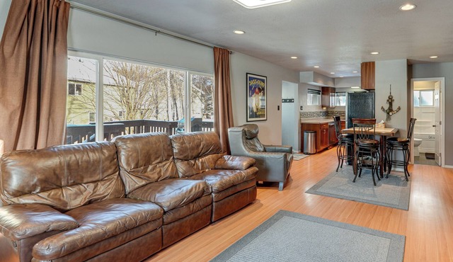 Hike, Bike & Ski! Cozy Anchorage Townhome