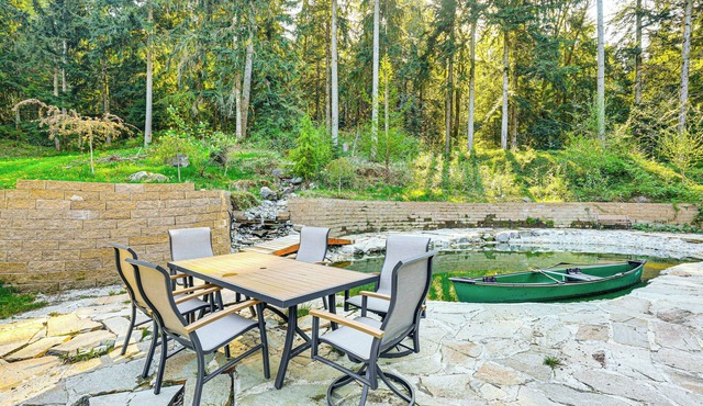 Hike & Explore: Quiet Suite w/Patio in Issaquah