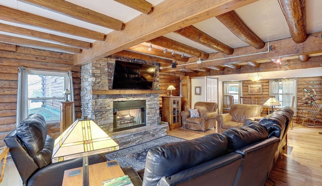 Hike, Fish & Boat Nearby! Bloomington Family Cabin