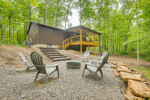 Hike, Fish & More! Cozy Cabin in Hocking Hills