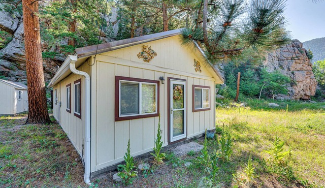 Hike, Fish & Relax: Cabin 4 Mi to Lake Estes!