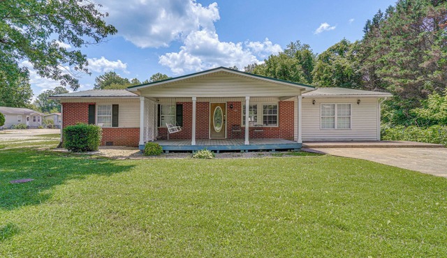 Hike, Fish & Ride: Pet-Friendly Huntsville Home