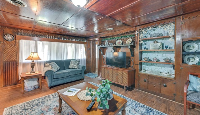 Hike & Fish: Rustic, Timeless McKee Home w/Yard