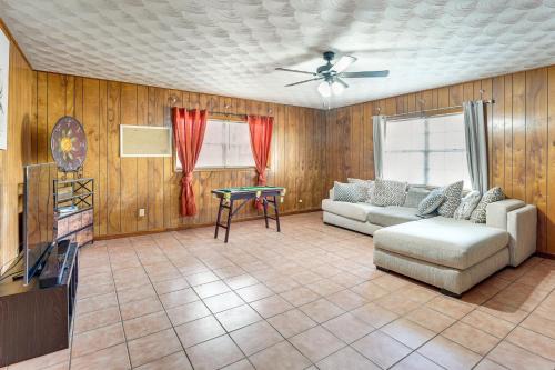 Hike & Fish! Wooded Family Getaway in Interlachen