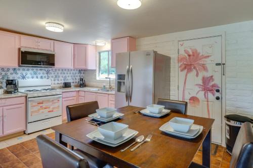 Hike, Golf and Dine Tucson Retreat with Mtn Views!