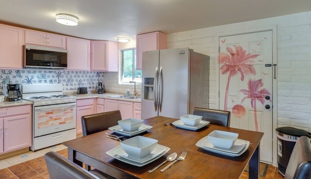 Hike, Golf & Dine: Tucson Retreat w/Mtn Views!