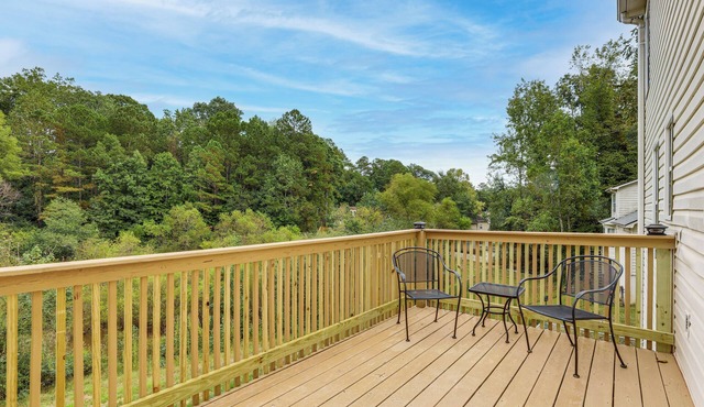 Hike, Golf, Explore: Home 10 Mi to Lake Lanier!