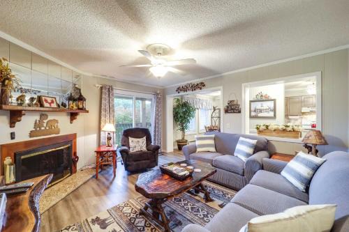 Hike, Golf & Ski: Beech Mtn Condo w/Resort Perks!