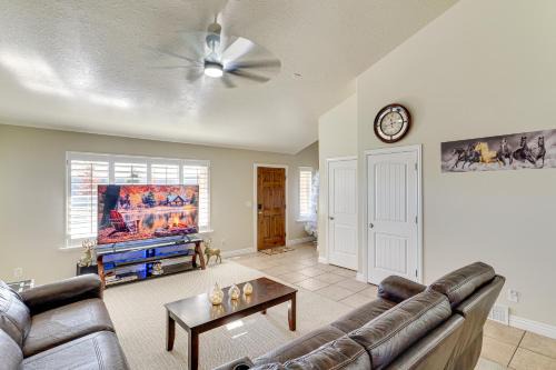 Hike, Golf & Ski: Family Home in South Jordan